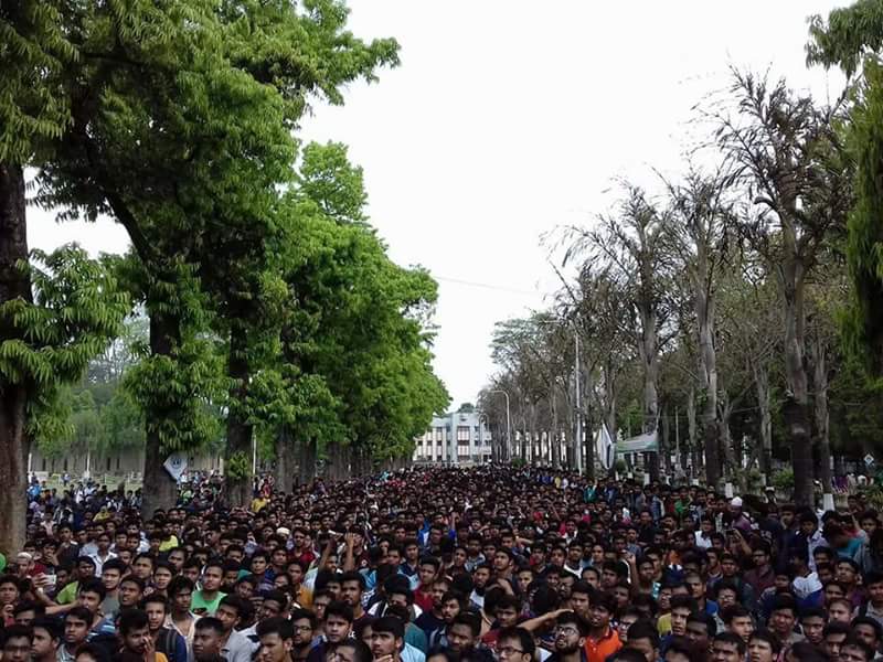 EmranAzad5's tweet photo. সাড়ে চার কোটি লোক বেকার রেখে উন্নয়ন সম্ভব নয়...
#জেগেছে_বাংলাদেশ
#ReformQuotaBD https://t.co/GWQ7u4K82S