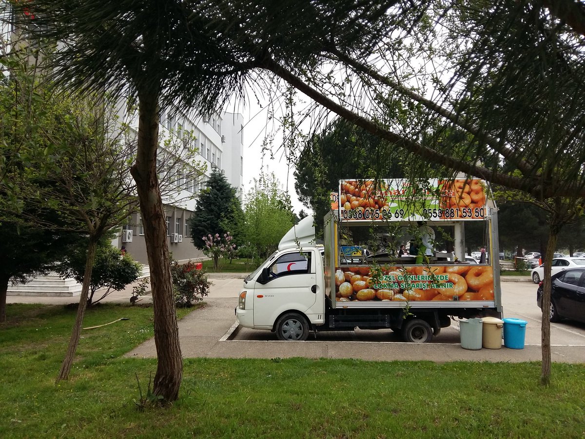Bursa Çınar Lokma bursalokmacim.com 
Bursa Kızılay Adına Uludağ Üniversitesi Eğitim Fakültesi önünde lokma etkinliği başlamak üzere