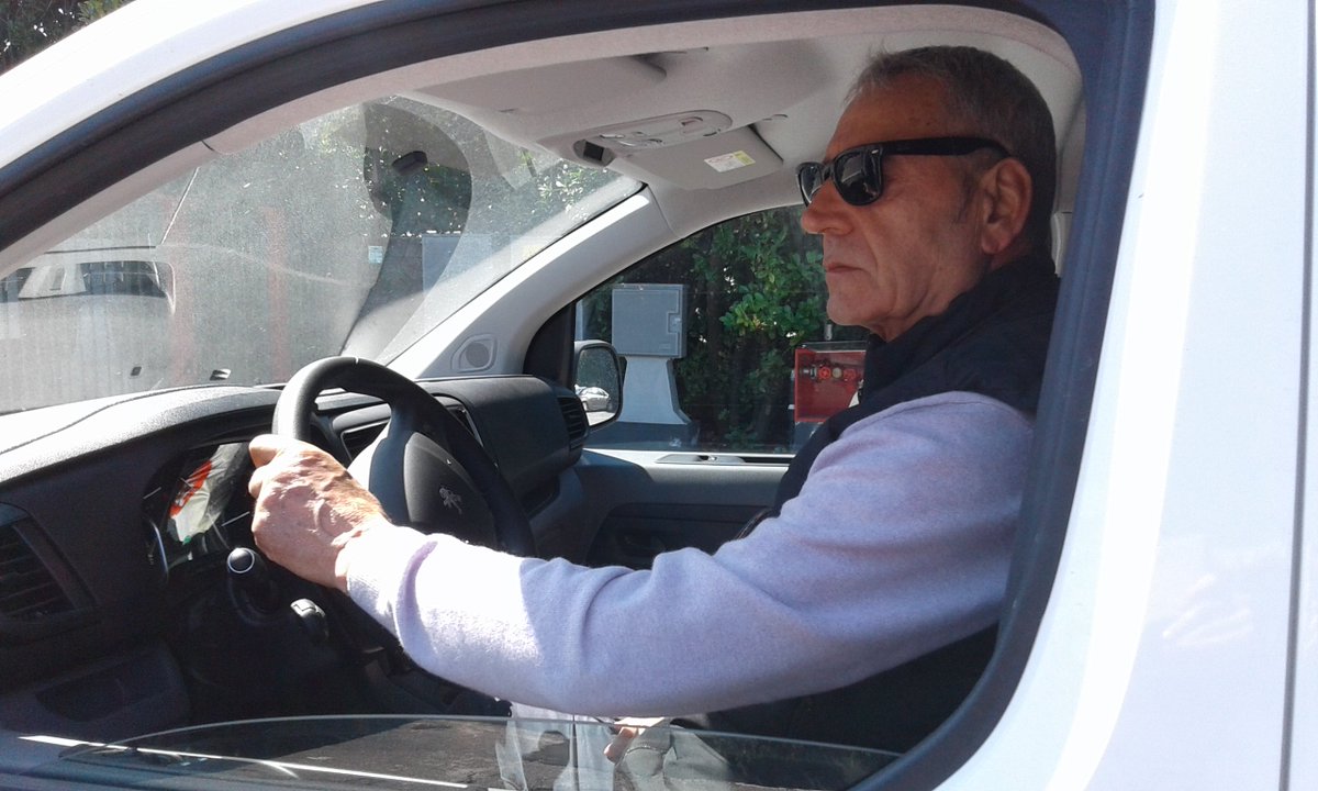 DelPonte17's tweet photo. Si aggirano già da qualche giorno, nuovi di zecca.
Sono i nostri furgoni: contengono la "tradizione" delle Eccellenze delPonte e al loro esterno esprimono l'idea che abbiamo di marketing e brand aziendale.
#DPfood #food #Ariccia #CastelliRomani #Roma #consegne #fotografia #oggi https://t.co/b6Dx5aAbrv