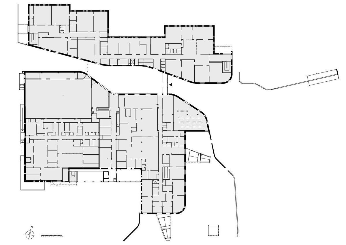 #kindcentrum #gebouwvoorkinderen #referentie #inspiratie: steenachtig gebouw met #vloeiende straat door hart en #opvallende en herkenbare #entrees naar verdieping.

archdaily.com/883327/lehtika…