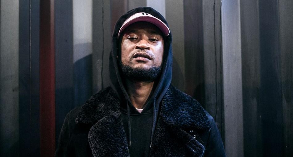 Le Grime vétéran Frisco, nous distille sur " Back 2 Da Lab Vol.5" son éternel ice cold flow sur des prods qui puent la ruelle londonienne et les briques rouges. On en redemande.
❄️reaphit.com/frisco-back-2-… ❄️