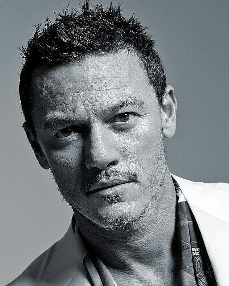 MarilynLuketeer's tweet photo. Good morning and Happy #ManCrushMonday for everyone π I love this look in Luke πππ #LukeEvans ππ #Luketeers π #MyEdit π #MyCloseUp π https://t.co/7gT9mZHUP4