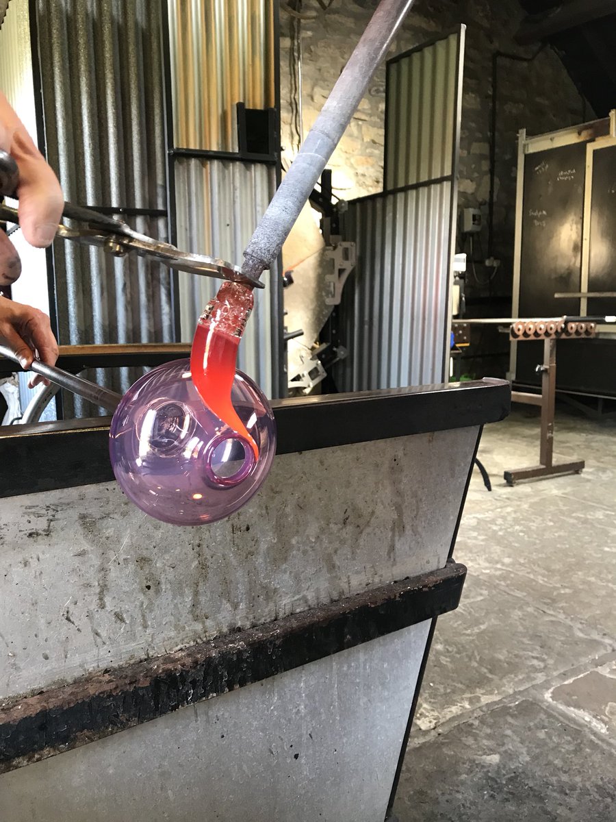 gilliesjones's tweet photo. #TodayI’mMaking
#BeautifulBowls
Stephen & assistant Dave are testing new colours making a subtle pink bowl.
#awayofliving
#handmadeluxury
#simpleandstill
#StudioMeditation
#livingcraft
#smallandmightybusiness
#BritishCraft
#GlassisMovement
#ccdirectory #MakeItWell https://t.co/dobwtCahl4