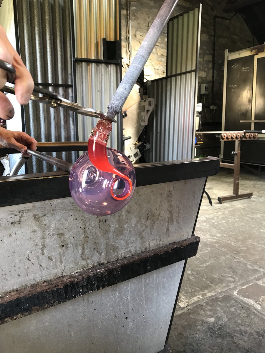 gilliesjones's tweet photo. #TodayI’mMaking
#BeautifulBowls
Stephen & assistant Dave are testing new colours making a subtle pink bowl.
#awayofliving
#handmadeluxury
#simpleandstill
#StudioMeditation
#livingcraft
#smallandmightybusiness
#BritishCraft
#GlassisMovement
#ccdirectory #MakeItWell https://t.co/dobwtCahl4