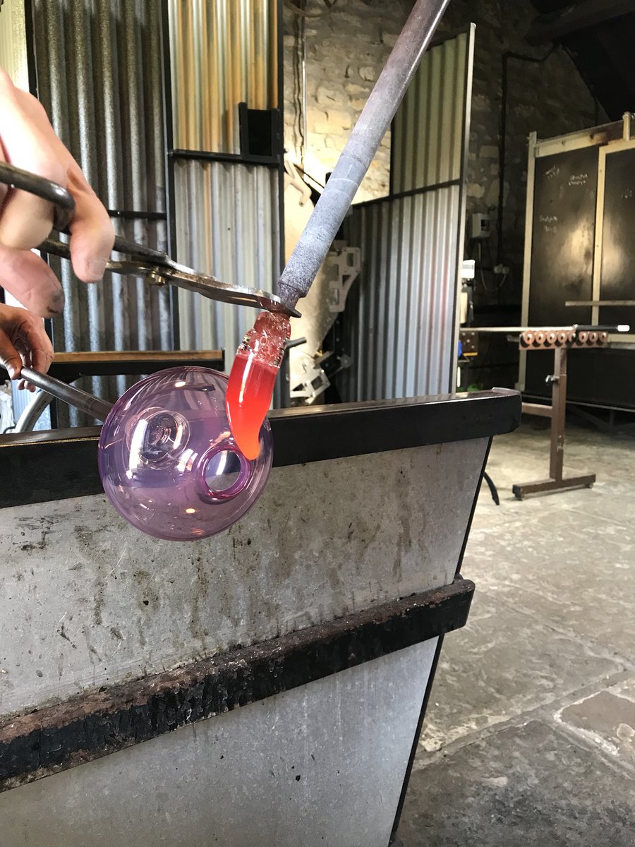 gilliesjones's tweet photo. #TodayI’mMaking
#BeautifulBowls
Stephen & assistant Dave are testing new colours making a subtle pink bowl.
#awayofliving
#handmadeluxury
#simpleandstill
#StudioMeditation
#livingcraft
#smallandmightybusiness
#BritishCraft
#GlassisMovement
#ccdirectory #MakeItWell https://t.co/dobwtCahl4