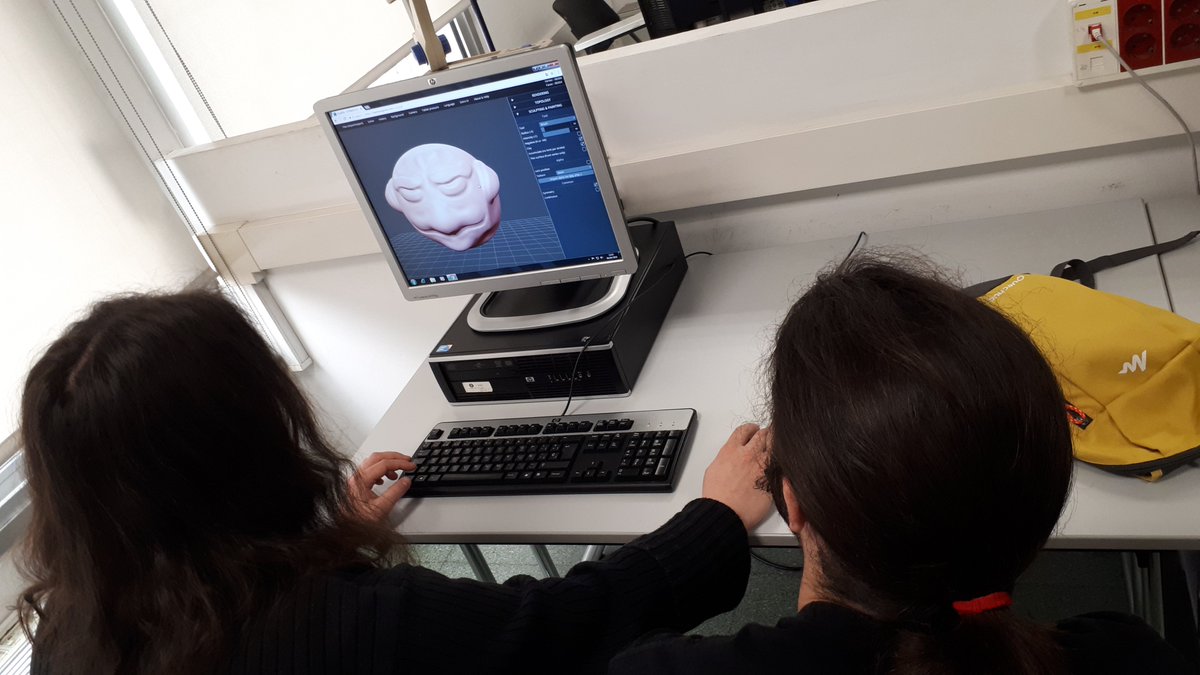El passat divendres vam anar a fer una visita als companys de <a href="/esfab_anadromes/">EspaiSocialAnadromes</a>. Seguint la nostra formació en creació i disseny 3D, aquesta experiència va ser genial per a totes i tots. 
Gràcies companys! 😉🎨🤖🖥️
<a href="/ludojove/">Espai Jove Ludojove Margarida Bedós</a> <a href="/AsocSecunde/">Secunde</a> 
#viuelsbarris #xarxaomnia #Sabadell
