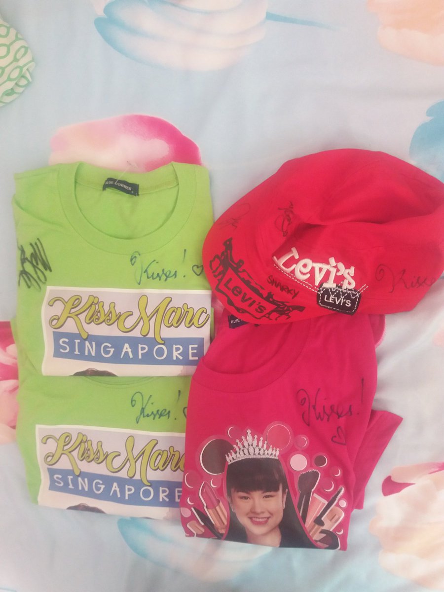 leymarc26's tweet photo. Nakasign na sa shirt ko ang 2 pbb idol q.. tnx sa pagpunta dto sa SG..nameet q din kayo ng personal.dream come true.. @itsmeMarcoG @delavinkisses https://t.co/byafolO52q