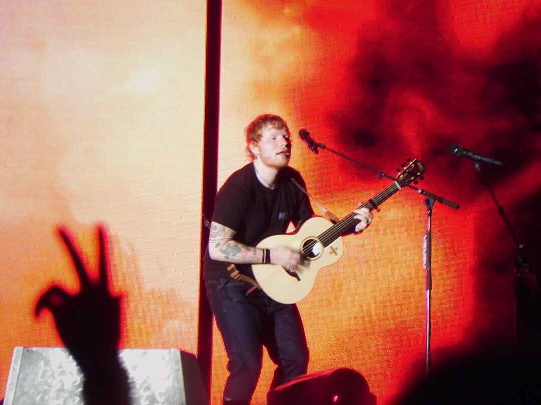 gelloperez's tweet photo. #DivideTourManila βππ»@edsheeran https://t.co/ujbO9rXF8Q