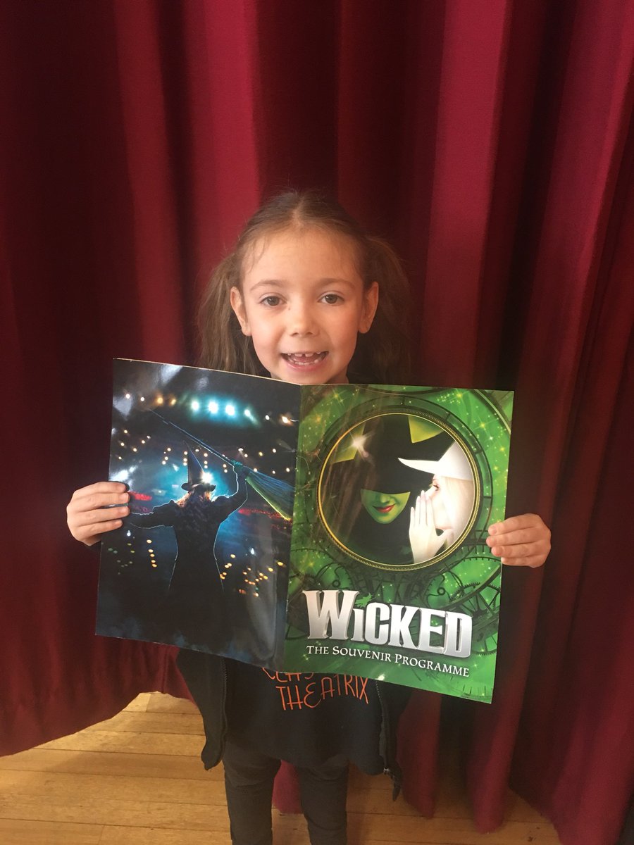 classacttheatri's tweet image. 🖤💚WICKED WORKSHOP🖤💚
&amp;gt;&amp;gt;
Day 1
Greenifyed and ready to go! 
#easterworkshop #wicked #acting #singing #dancing #classacttheatrix #bepartofthedrama