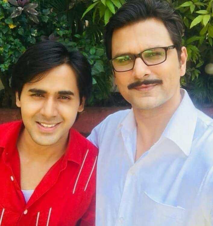SidArti_Fan005's tweet photo. #Offscren ππ
Father'son π€π
#YehUnDinonKiBaatHain https://t.co/GW10z2Eto6