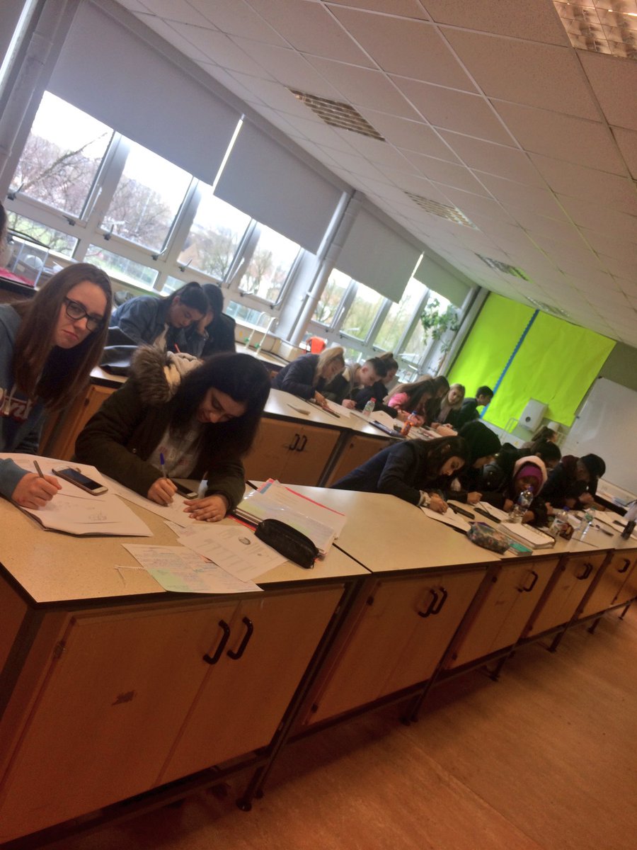 MrsMcCannBio's tweet image. Needed extra chairs in Bio 5 today!! 25 lovely people in total at my Higher Human Easter revision classes 😊 some stayed in bio for 3 hours! Well done 👍🏼 #dedication #36daystogo
