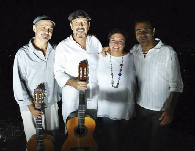 Efe Murcia A Twitter El Cantautor Javier Ruibal La Cantante Gallega Uxia El Brasileno Sergio Tannus Y El Guitarrista Flamenco Marcos Teira Actuan El Jueves En El Teatro Romea De Murcia T Co Lr7htkwo