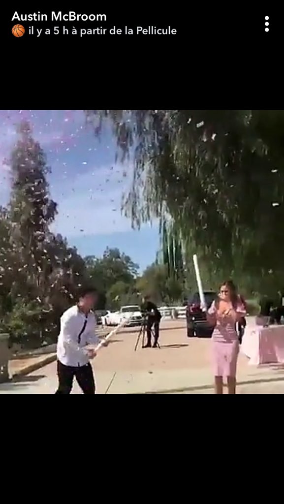 Marwa_JB_'s tweet photo. I told y'all it was going to be a girl 😍💘 , gongraaaatss @AustinMcbroom @CatherinePaiz  so happy for you guys 💖, I love YOU 🌸 @acefamiIy  welcome new princess 💕 #acefamily https://t.co/twc8TY9tgd