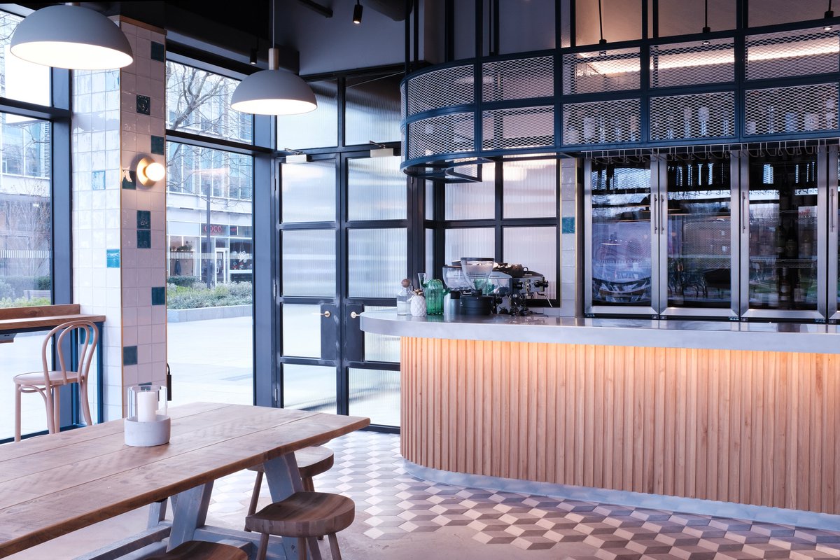 simplesimond's tweet photo. New Blog Post - Link in Bio - Talking @_Wellbourne Design #InteriorDesign #Commercial #SimpleSimon #Wellbourne #WhiteCity #Simplicity #Elegance #Accents https://t.co/5S24VeaOor