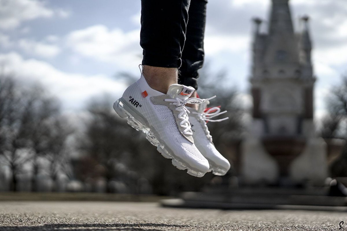 vapormax off white on feet