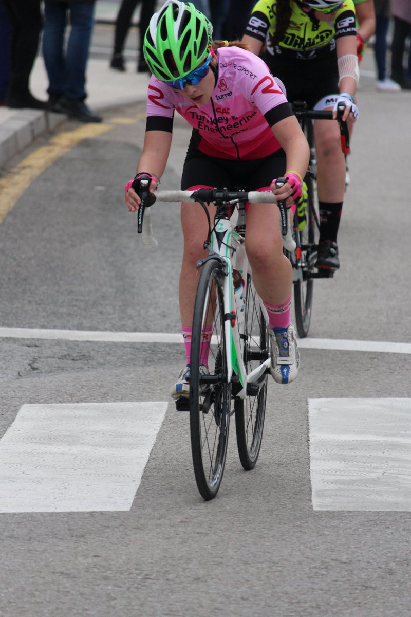CAFTurnkeyEngin's tweet photo. Balance positivo del equipo cadete en la #CdENoja.
Notable debut en #CopaEspanaFeminasCofidis18 5ª plaza para Jimena de Roa. Xana Ruiz y Nerea Isusi completaron los 37,7 km de los que constaba la prueba.
(📸: @cdomenech71) https://t.co/kXiKZEJTGJ