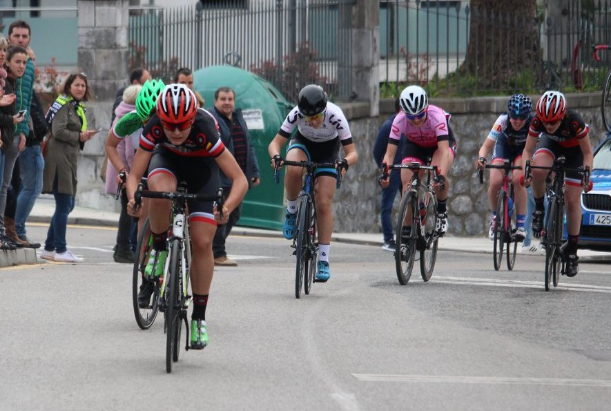 CAFTurnkeyEngin's tweet photo. Balance positivo del equipo cadete en la #CdENoja.
Notable debut en #CopaEspanaFeminasCofidis18 5ª plaza para Jimena de Roa. Xana Ruiz y Nerea Isusi completaron los 37,7 km de los que constaba la prueba.
(📸: @cdomenech71) https://t.co/kXiKZEJTGJ