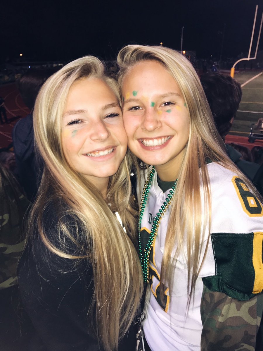 charlottevpohl's tweet photo. Happy birthday @morgangoudie !!! I love you so much, and I’m so thankful to have you in my life (&amp; as my locker partner ;) hope you enjoy the old pics🤪💓 https://t.co/EWtM2khw65