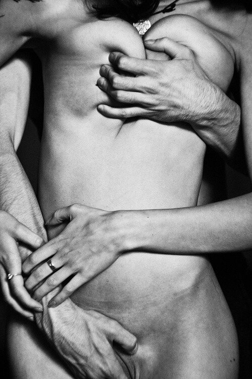 69lovestreet's tweet photo. Jeu de mains… https://t.co/dYLoEIJqIa