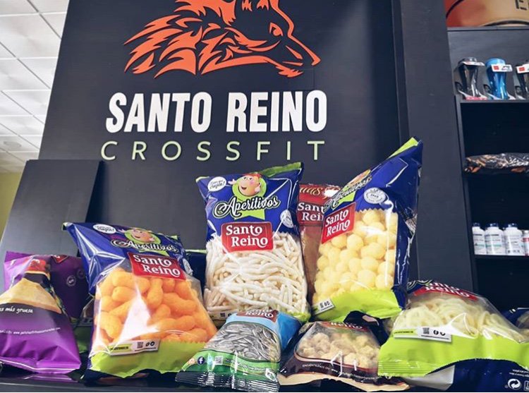 patatasstoreino's tweet photo. El club de @CrossFitSR tuvo ayer una jornada de competición y convivencia con #CrossFitVirus, un club de Almería. Entre los recuerdos que los almerienses se llevaron de nuestra ciudad estuvieron nuestras #PatatasSantoReino. 😋😋😋😋

#SantoReino #Jaén #Aperitivos https://t.co/MC3Od4hRoL