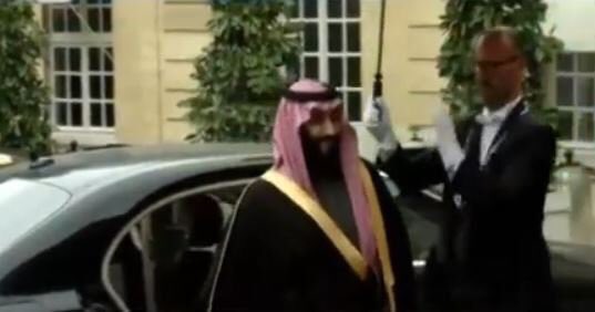 wa6ani_1's tweet photo. سمو #ولي_العهد الأمير #محمد_بن_سلمان أثناء وصوله مقر رئاسة الوزراء الفرنسي.  
.
.
 #ولي_العهد_في_فرنسا  
#محمد_بن_سلمان_في_فرنسا
#CrownPrinceinFrance
#PrinceHéritierEnFrance https://t.co/GOyHfYICRd
