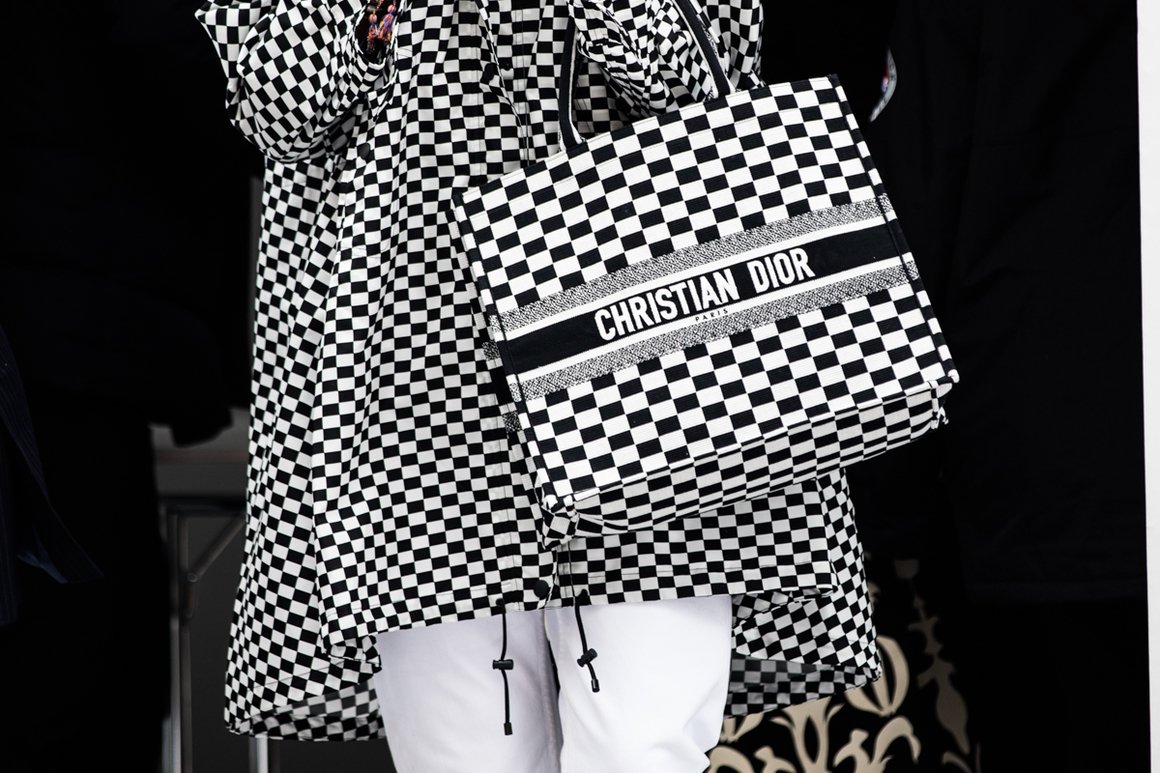 Femmeontrend's tweet photo. You can have a different designer bag every week for $50 or less! Find out here!

https://t.co/HER2GCzkSv https://t.co/6qm5Ay5ytG