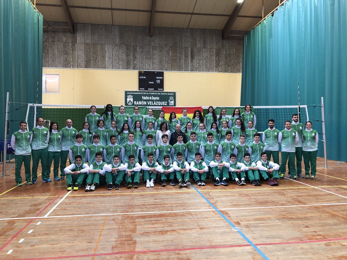 FAVB_'s tweet photo. Nos visita @MariaJoseRienda Directora General de Planificación y Promoción del Deporte - Consejeria de Turismo y Deporte. 
Muchas Gracias !!! 💚⚪️💚 https://t.co/HzST7qrNez