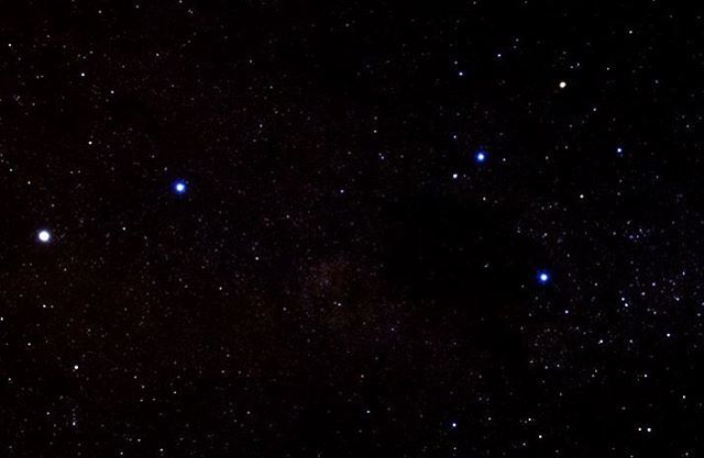 TheAdelaideShow's tweet photo. Dear #SouthAustralia, please give yourself the gift #TimeAffluence, right now. It is beautiful outside and even from #Adelaide (amid the light pollution) if you look to the sky, you'll  see the #SouthernCross and a faint #MilkyWay. #stars #mindfulness https://t.co/B7eKCWxEDL