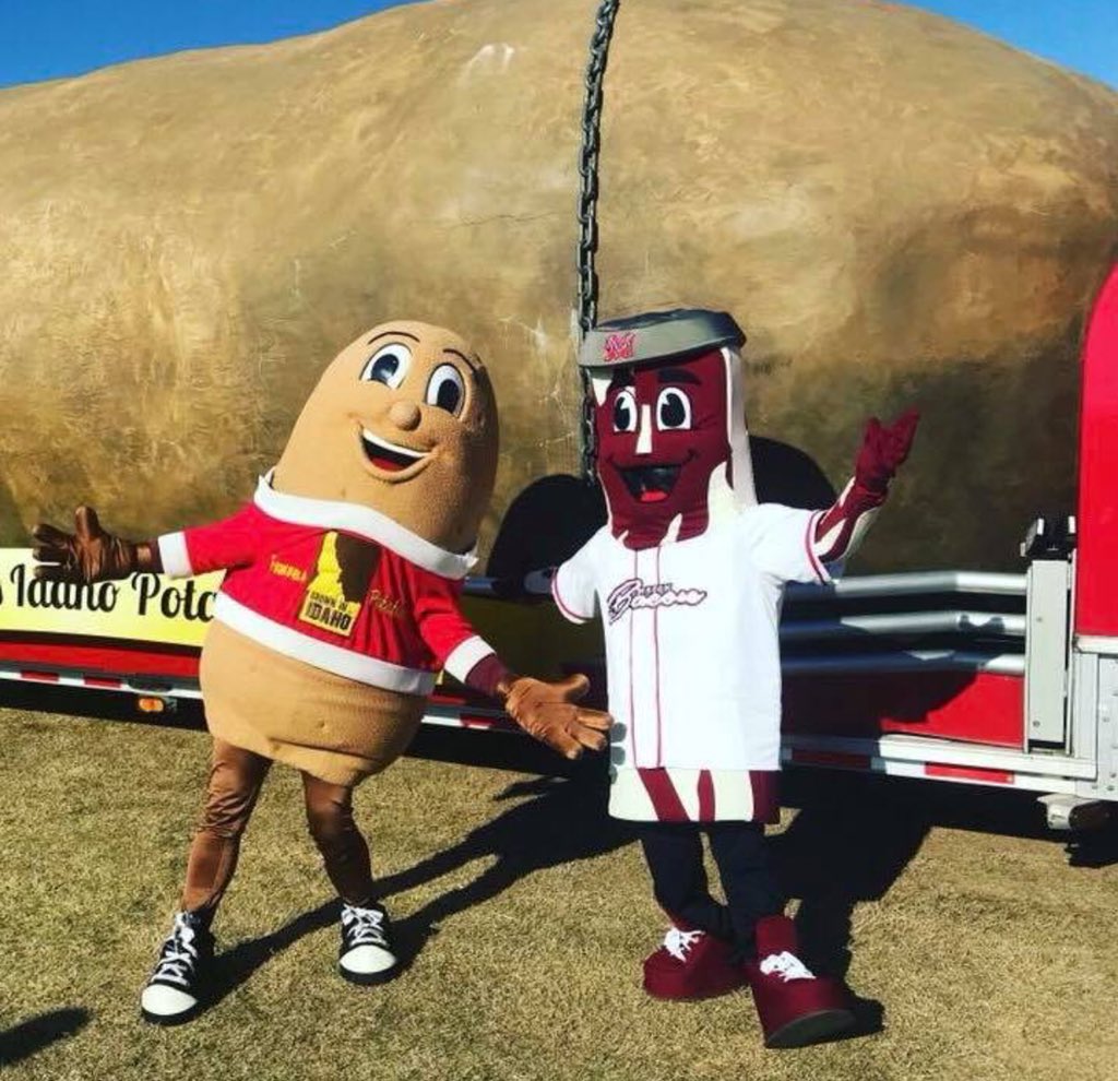 MagnoliaDerby's tweet photo. Rumor has it that the @GoMaconBacon Bacon mascot, Kevin, will be making an appearance at #DerbyDecade... So cool!!! 🥓🏁👌🥓🏁 #soapboxsaturday #soapboxderby https://t.co/dKZoxpFvu8