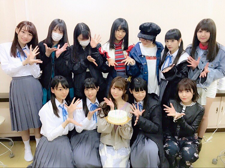 otani_emiri's tweet photo. 5月16日(水)発売の
3rdシングル『手遅れcaution』
MVが公開されました✨
https://t.co/xlNotZnslV

今回も素敵な楽曲を
作っていただきました！！
見る度に色々な発見があると
思います♪沢山観て下さい❤️

撮影と誕生日が近かったので、
お祝いしていただきました…🌷
#手遅れcaution #イコラブ https://t.co/EtVljDqPja