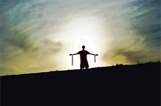 papiniste's tweet photo. #MondayMotivation 

Un giorno il diavolo mi sussurò all’orecchio “Tu non sei forte abbastanza da affrontare la tempesta”
Oggi ho sussurrato all’orecchio del diavolo “ IO SONO LA TEMPESTA” https://t.co/pIvvHerxHI