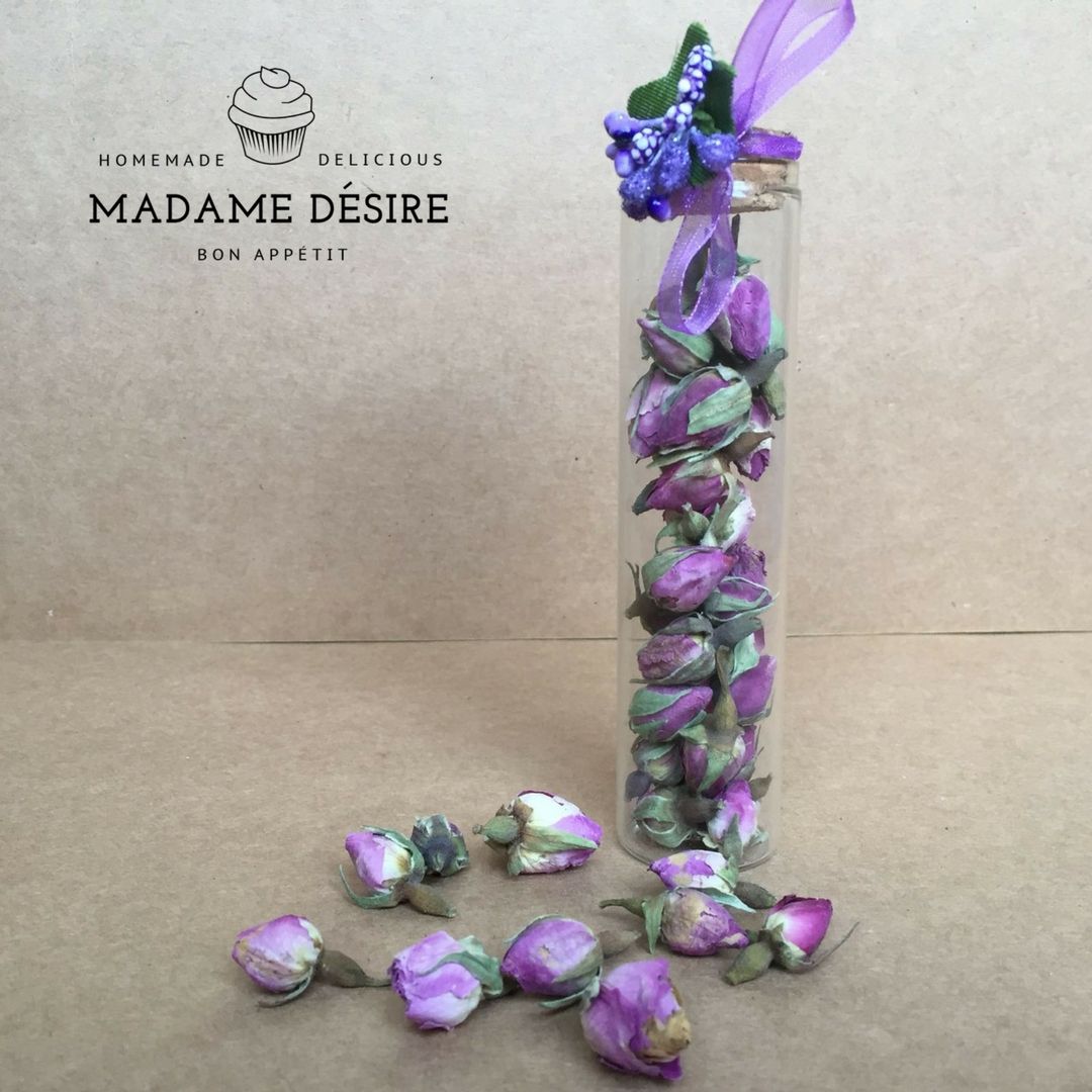 %100 Doğal kurutulmuş bitki çaylarımız, alternatif çeşitleri ile cam tüplerde satışta.