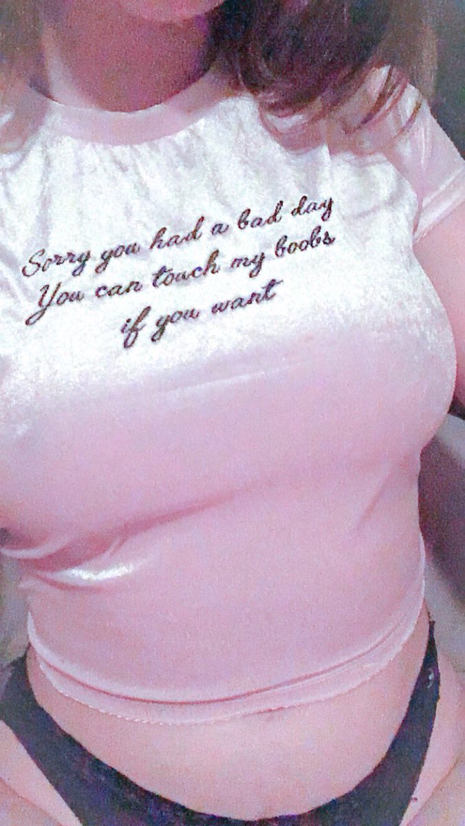 bee___who's tweet photo. I've had this top from @ITSOMIGHTYBITCH for a year and I hadn't worn it yet so yanno better late than never,,, #omweekend https://t.co/aDq4go3JoH