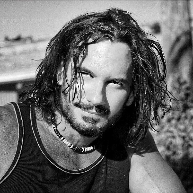 MarioCimarro's tweet photo. mientras viendo las estrellas dibuje en ellas tu cara,el viento llevara señales entre nuestras dos https://t.co/bueZXm68i3 q me escuchas,se q me hablas,con el tierno mensaje de tus bellas palabras,n mi mente se anidan,formando cascadas d aguas tan cristalinas,como tu dulce mirada https://t.co/JGh0ui4Dhx