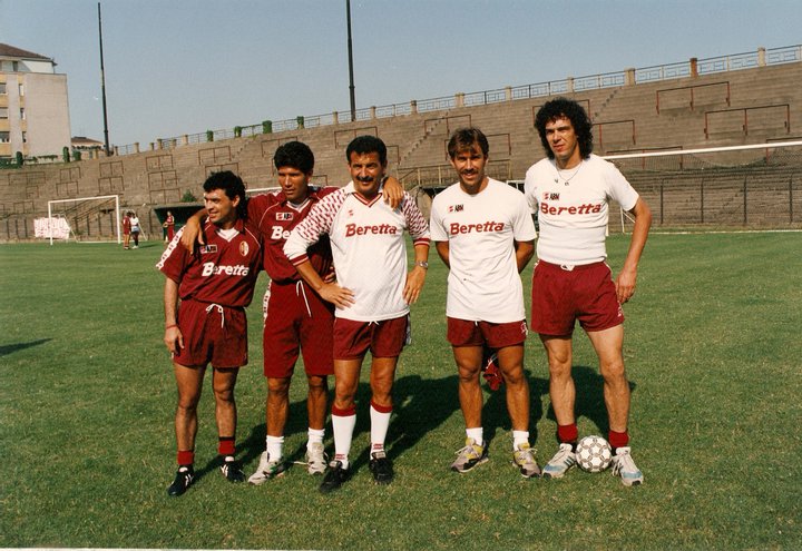 FOTOS HISTORICAS O CHULAS DE FUTBOL - Página 15 DaVqUEIWsAAidnI?format=jpg&name=900x900