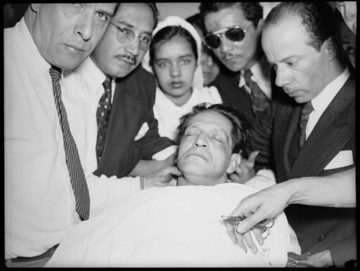 ArchivodeBogota's tweet image. 🗣¡Mataron a Gaitán, mataron a Gaitán!... Esos eran los gritos que se escuchaban #UnDíaComoHoy 9 de abril en las inmediaciones de la Carrera séptima, en el centro de Bogotá. 

Accede en nuestra #FototecaAB a imágenes capturadas por Sandy Gonzalez durante el Bogotazo