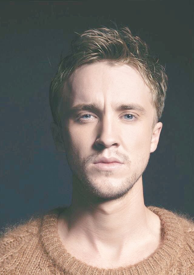 DylanHp_'s tweet image. «- Dylan a été présent pour Draco et l’a aidé dans un moment compliqué de sa vie, depuis, le Serpentard a une dette envers le Poufsouffle, mais pour garder son image de bad boy, quand il est en présence d’autres serpents, Draco se moque de Dylan, le méprise. -»