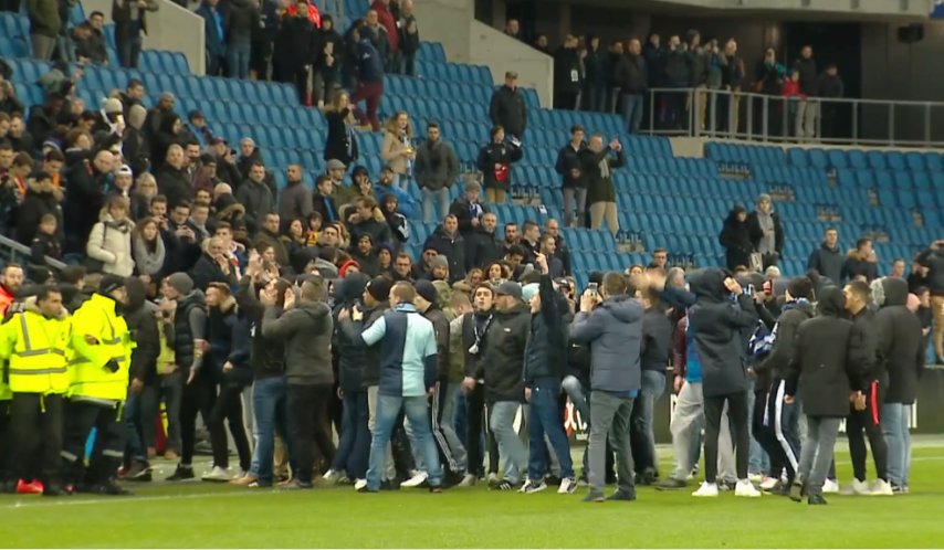 clappingmedia's tweet photo. Malgré l'hommage qui doit être rendu à Samba Diop, la LFP a décidé de maintenir le huis clos total pour le match du Havre vendredi. Le HAC demandait la présence de la famille de Samba Diop et des tous les joueurs du club doyen. Demande refusée.....😤 https://t.co/B7oqzMDmX1