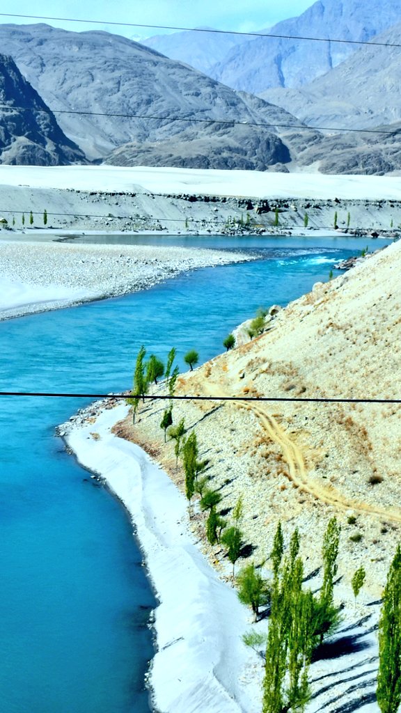 Beautiful Indus River and Cold Desert Skardu, Gilgit- Baltistan, Pakistan. 🗻🌍❤
#ladcapephtography #beautiful #skardubaltistan #wonderfulplace 
#peaceful #place #photography #lovers #amazingpakistan #nature #beauty #colddesert #skardu #gb
@PakistanNature @Skardu_GB @Amazing_pk