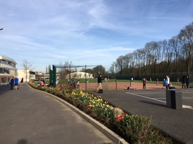 AthleticsASP's tweet photo. Last friday, the JV/Varsity spring teams held practice matches amongst their teams. Students vs. Coach for tennis and track & field, and JV vs. Varsity for Softball. Fun ways to prepare for the ISST'S!
#asparis #paris #sports #internationschool #tennis #trackandfield #softball https://t.co/DuSMd72L6p