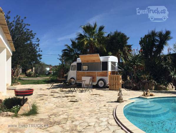 Eventrucks's tweet photo. ¡En Eventruck no tenemos límites! ¡Nos vamos a Ibiza. Información y presupuestos por MD de nuestras Foodtrucks! 😃 #foodtruck #eventruck #event #bestsummerever #verano2018 #fiesta #roadshow #foodtruck #FelizLunes #aesthetic #ibiza #ibizaevents #Ibiza2018 https://t.co/eRgJVR9IMN