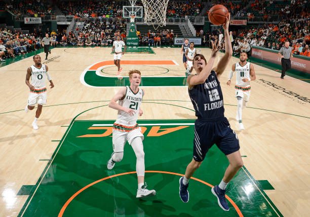 BREAKING: North Florida forward Trip Day has been named the College Court Report Freshman of the Year for the 2017-18 season! #SwoopLife #CCRAwards 
collegecourtreport.com/2018/04/09/fan…