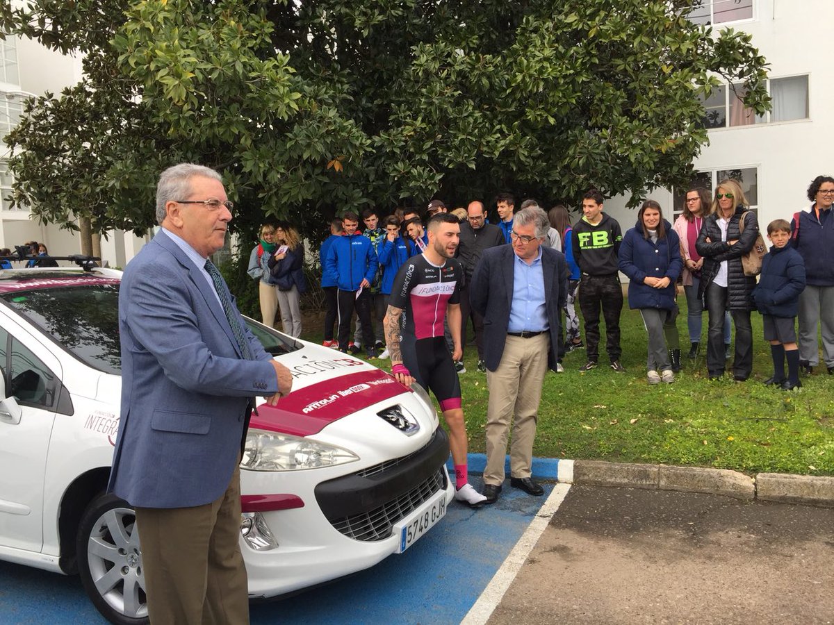 psoebadajoz's tweet photo. Hoy, la concejala del @GMSBadajoz, @Ritaalberdi, ha asistido a la presentación del nuevo proyecto conjunto entre la @FundacionCB y @rubentanco43 de la creación del equipo ciclista inclusivo Fundación CB Integra.
#SuperaciónSobreRuedas
#IntegraTeam
#RubénTanco https://t.co/KkXDsOrtxd