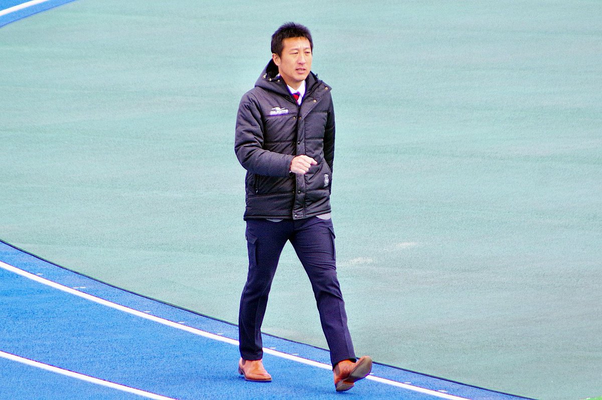 ほっしー アルティスタ浅間 大学卒の若い選手が多い中 小林監督の戦術がしっかり落とし込まれた今後の伸び代が楽しみなチームだと感じました 柿本倫明フットボールコーディネーターもいますよ 浅間山を望む美しいスタジアム 佐久総合運動公園