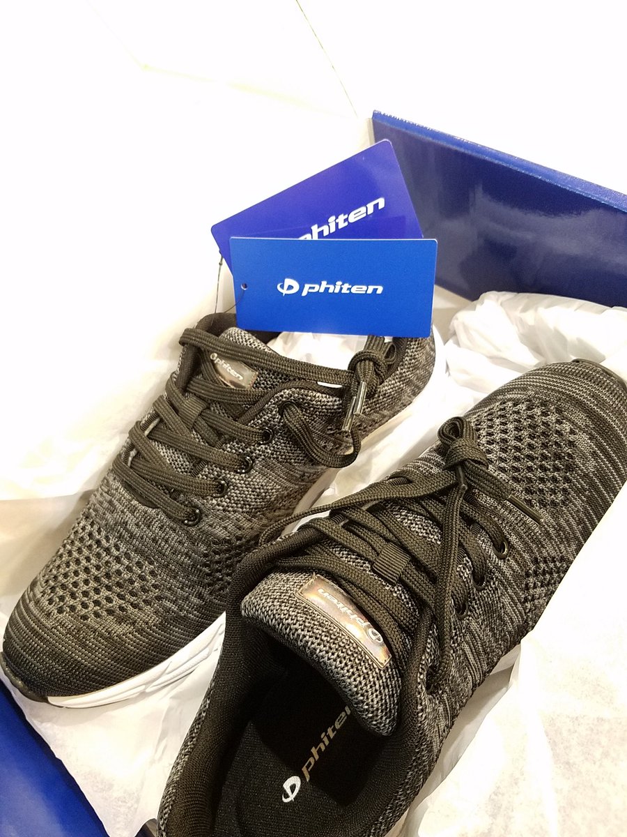taka93433623's tweet photo. 明日からの通勤靴にして、履き慣れてこれで ぎふ清流ハーフマラソン走ります!
#ファイテン #チームTKB #TKB52 https://t.co/lUShf810M9