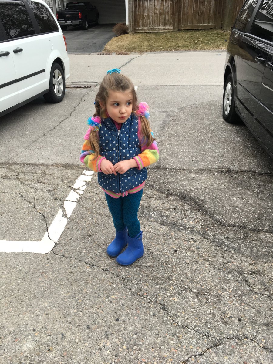 LeannePropp's tweet photo. So stinking  cute, and this is just preschool. I have no idea what I'm doing in September when she goes to big kids school. I'm going to cry ! https://t.co/MposuSu0ZT