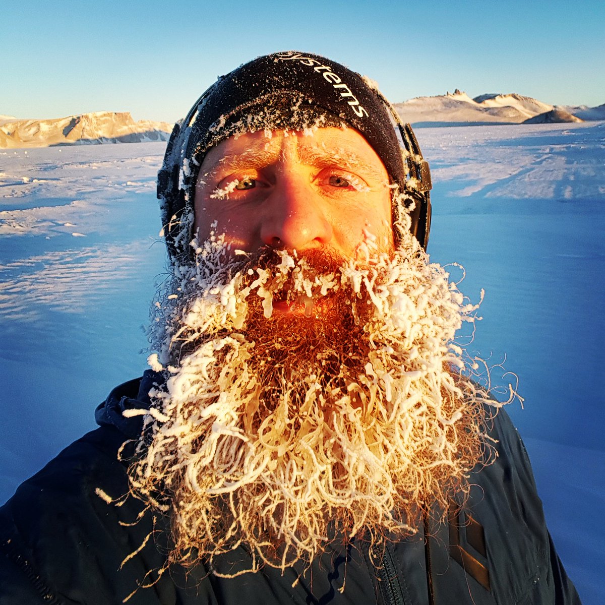 Byggarbetaren's tweet photo. "Som kallast var det minus 46 grader". Rörmontören Magnus Österlund jobbade ett år på Antarktis. Mesta tiden var han och kollegorna helt isolerade. 
https://t.co/GEZski7vd5 https://t.co/qILDABpwgo