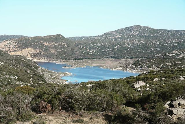 ben_ripley's tweet photo. View from the PCT down to Lake Morena. #pct2018 #pctig #thruhike #naturephotography https://t.co/hNqe6p4QAZ https://t.co/RQMj9n73Ez