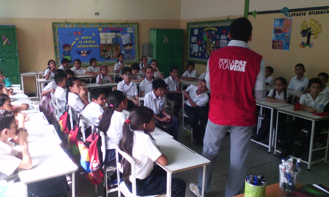 DDHHACTIVISMO's tweet photo. @DDHHCARABOBO11 y @DPDCarabobo_ formación conjunta a Niños y Niñas de la Escuela Bolivariana Ángel Cervini Municipio #Valencia Pquia #SabJose en materia de Derechos Humanos, Valores para la Vida, Convivencia Escolar e Igualdad de Género #09Abril #JuntosTodoEsPosible https://t.co/e6CQyrRMlV