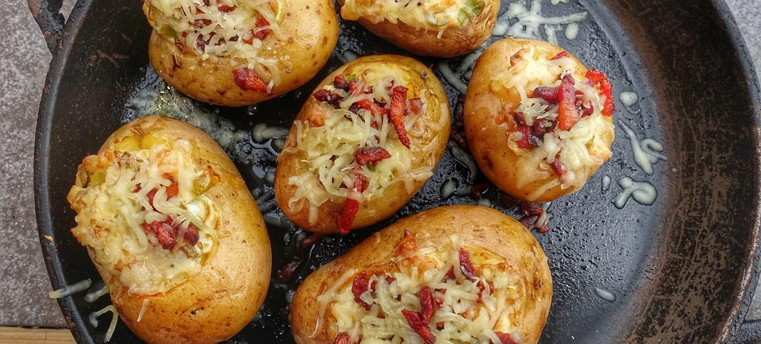 Grillfun076's tweet photo. Super simpel en om te smullen. Heerlijke gevulde aardappelen van de BBQ. #grillfun #barbecue #weber #bbq
https://t.co/0IbibuOXUr https://t.co/YaO42fLZdL